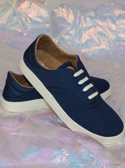 Vans style low rise navy lace up sneakers. 