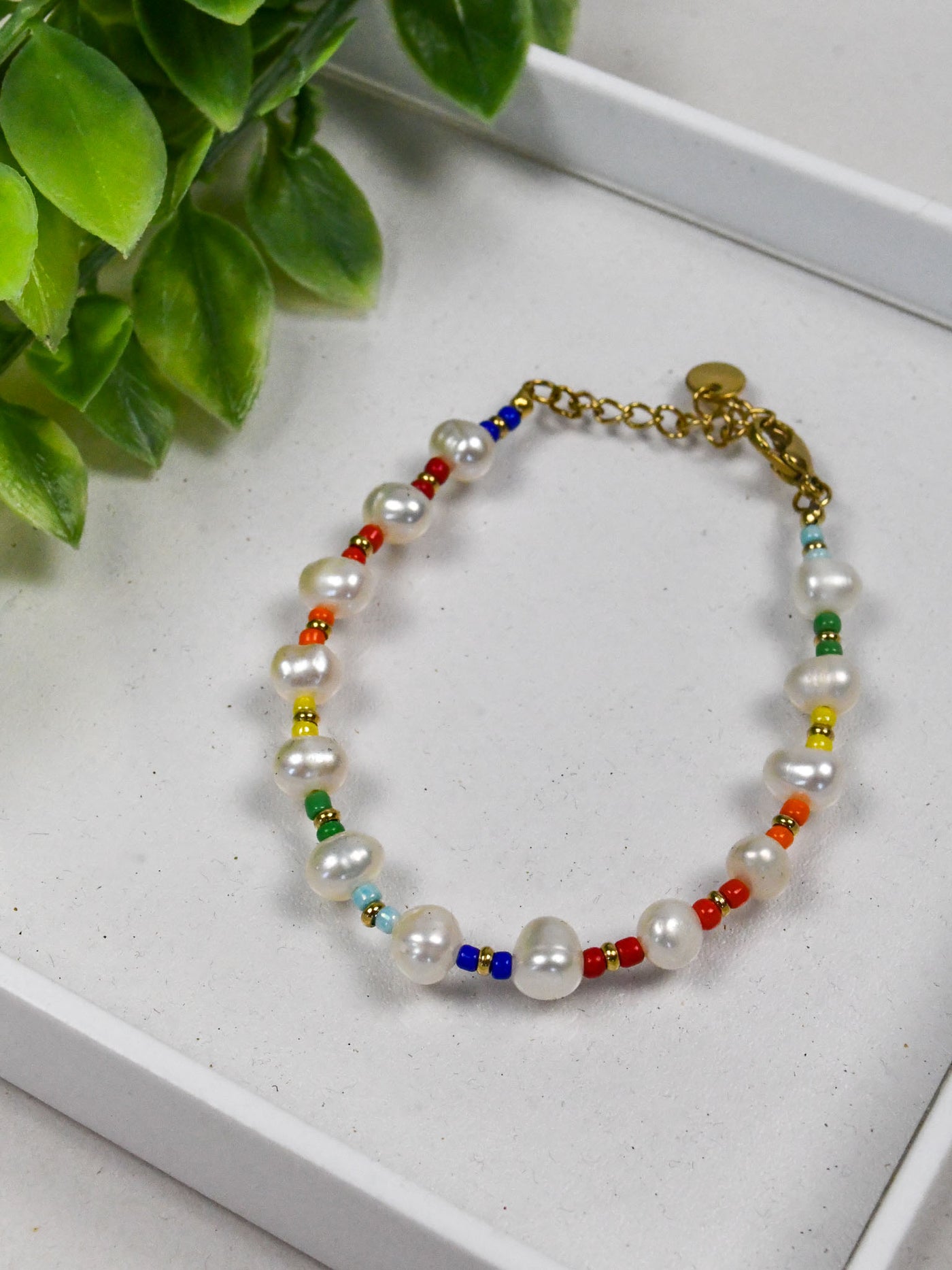 A bracelet with multi colors of beads and pearl beads. 